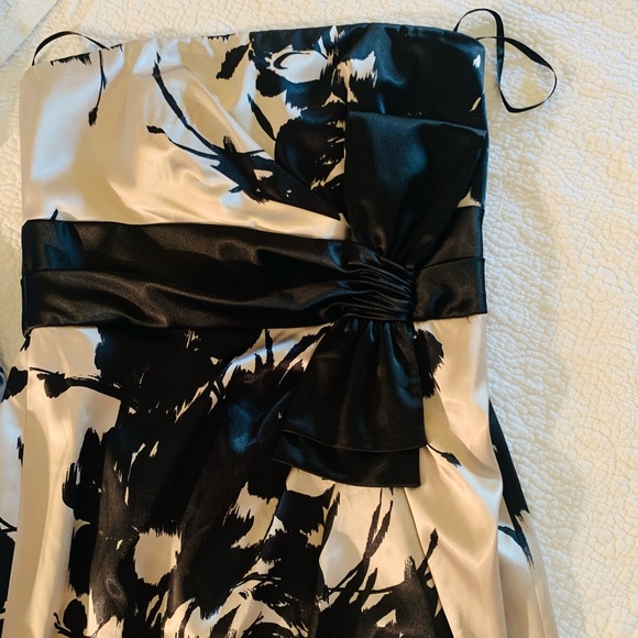 WHBM DRESS, never worn, purchased for wedding but didn’t go. - Picture 3 of 13